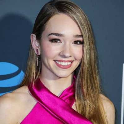 Holly Taylor - Famous Actor