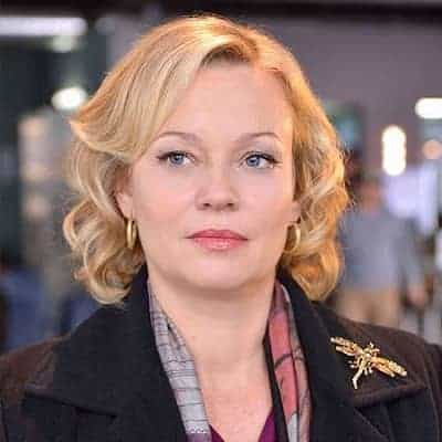 Samantha Mathis - Famous Actor