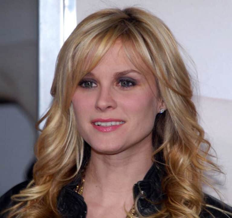 Bonnie Somerville - Famous Singer