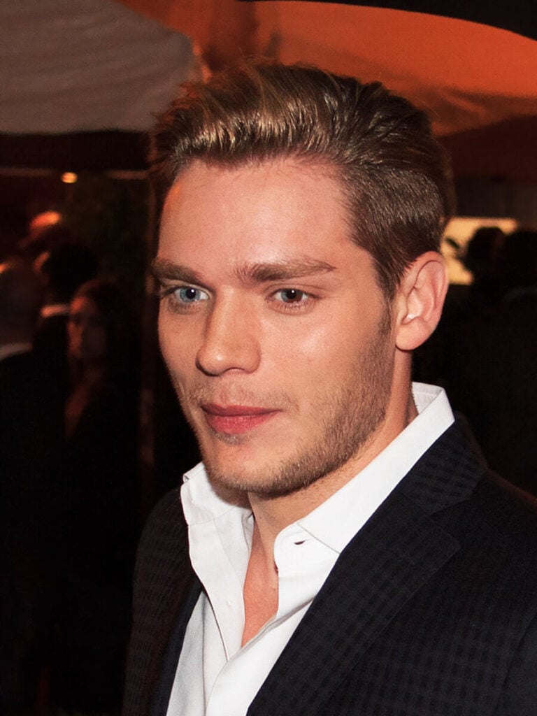 Dominic Sherwood - Famous Actor