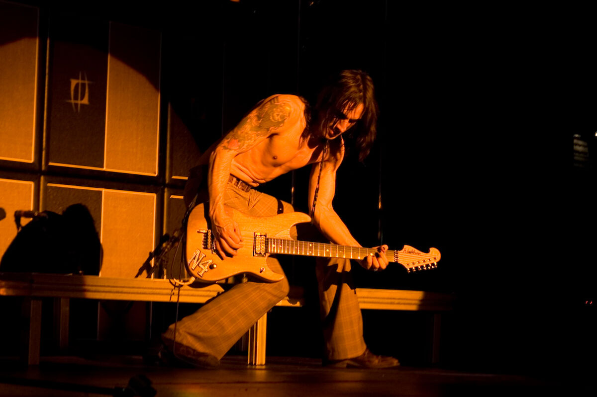 Nuno Bettencourt - Famous Guitarist