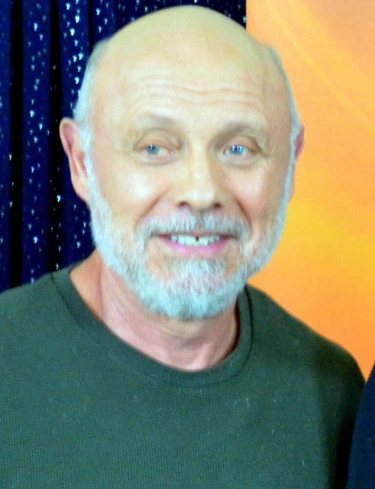 Héctor Elizondo - Famous Voice Actor