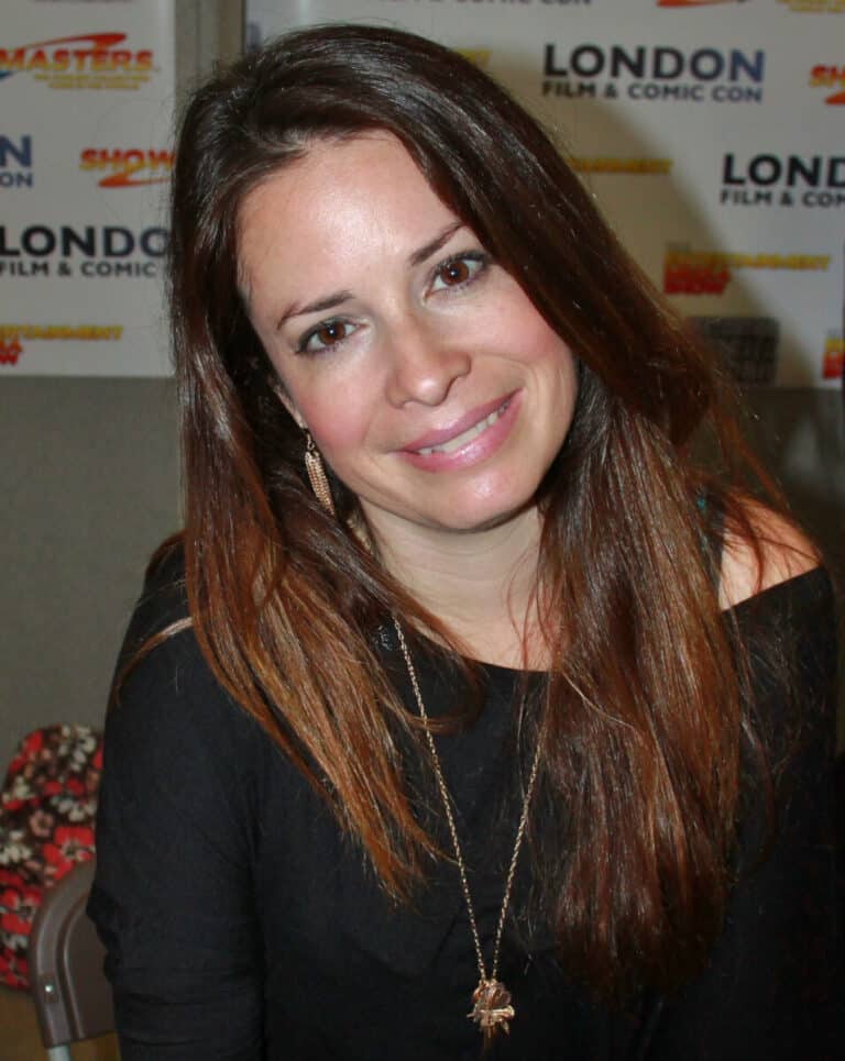 Holly Marie Combs - Famous Presenter