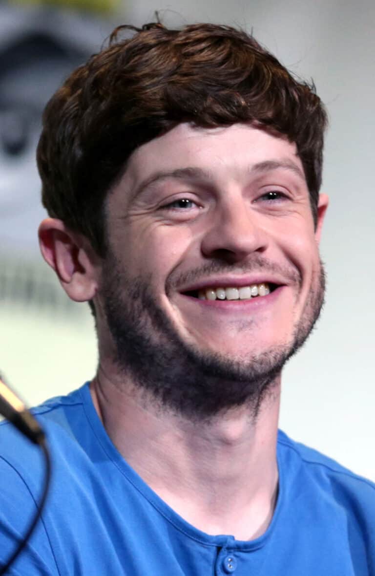 Iwan Rheon - Famous Singer