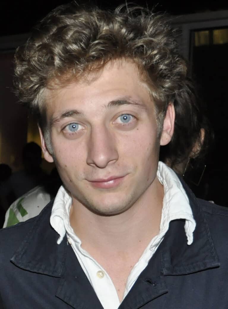 Jeremy Allen White - Famous Actor