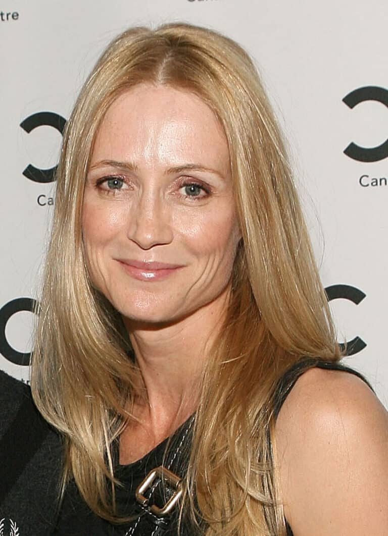 Kelly Rowan - Famous Fashion Model