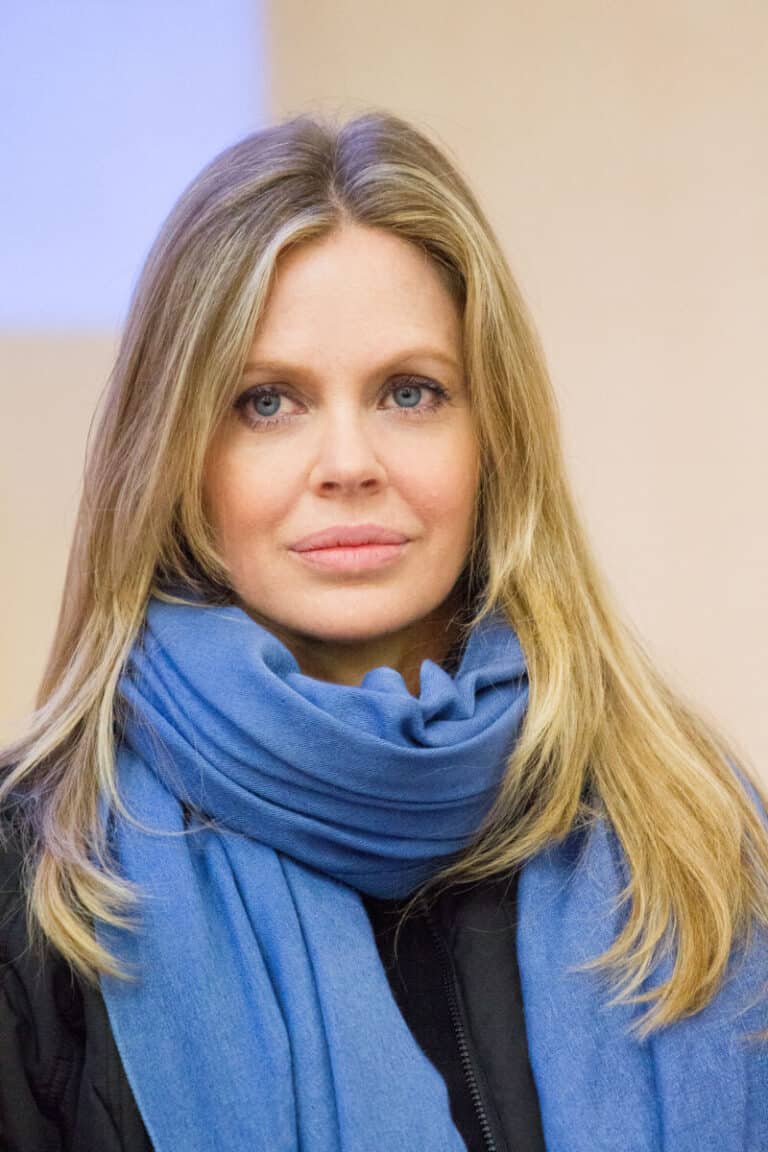 Kristin Bauer van Straten - Famous Voice Actor