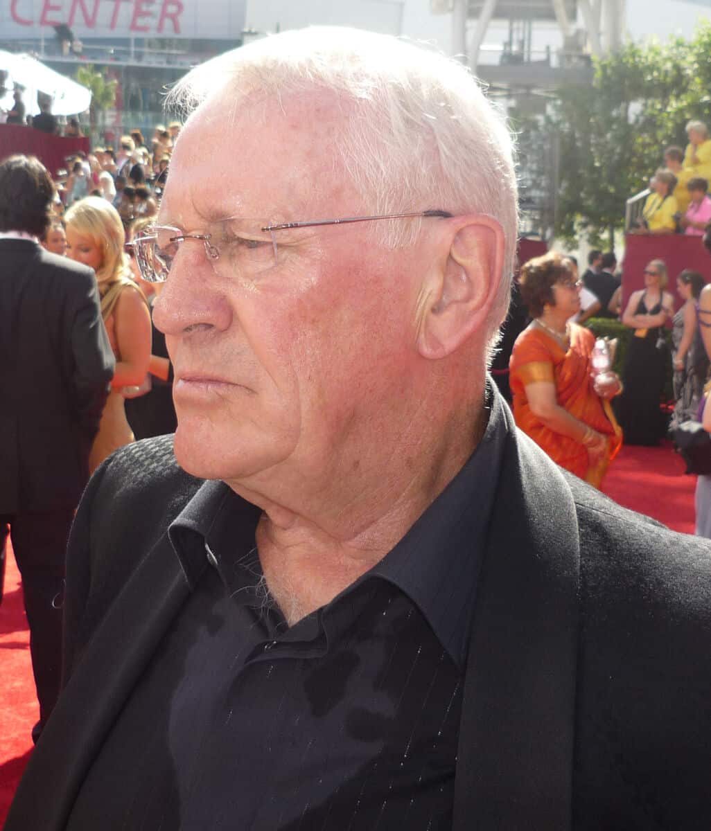 Len Cariou - Famous Actor