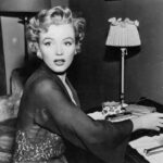 Marilyn Monroe - Famous Showgirl