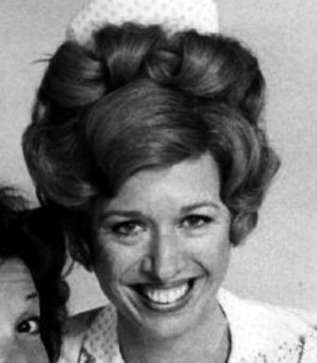 Polly Holliday - Famous Actor