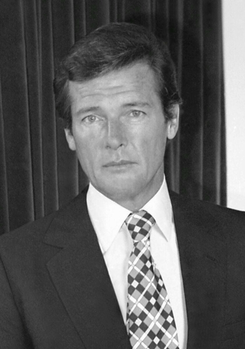 Roger Moore - Famous Soldier