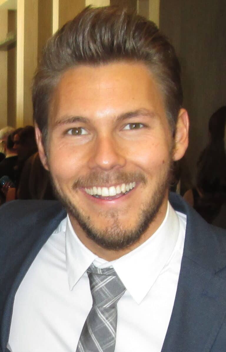 Scott Clifton - Famous Actor