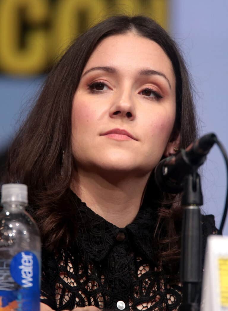 Shannon Woodward - Famous Writer