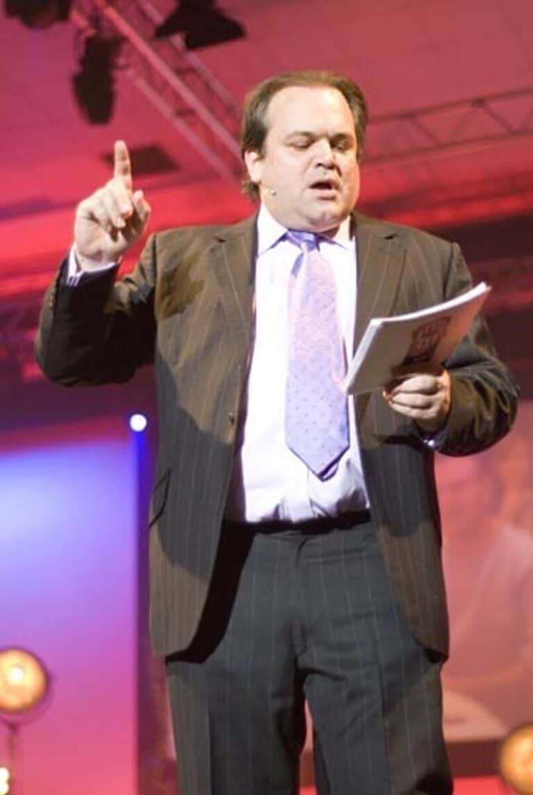 Shaun Williamson - Famous Singer