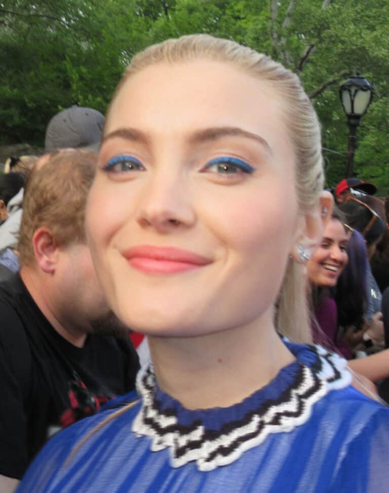 Skyler Samuels - Famous Actor