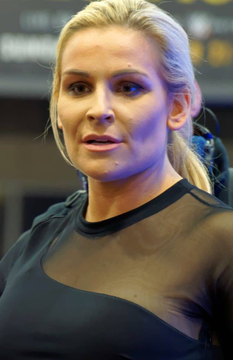 Nattie Neidhart - Famous Wrestler