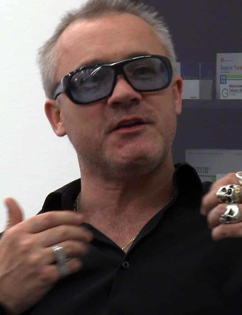 Damien Hirst - Famous Contemporary Artist